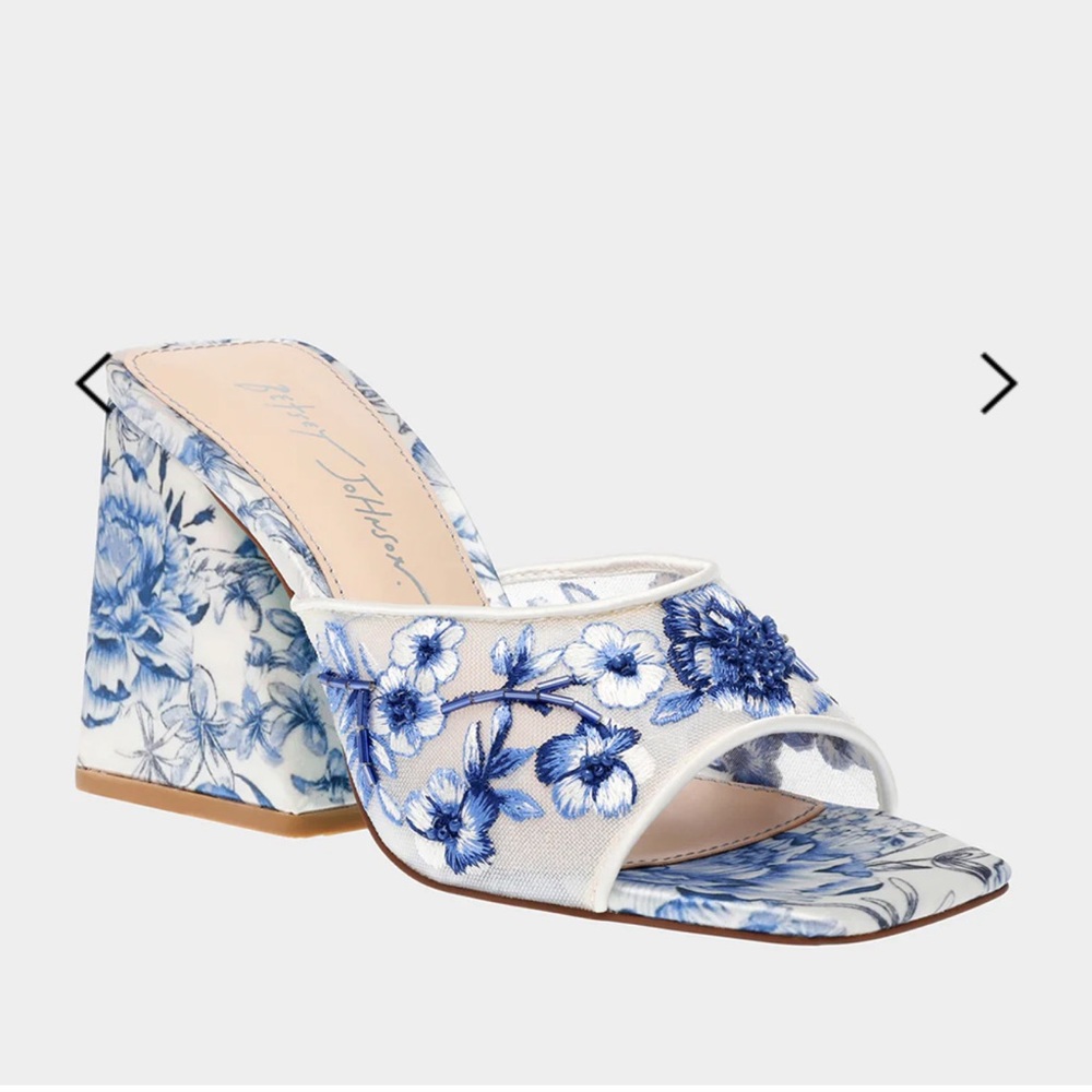 Betsy Johnson Roo blue floral heels